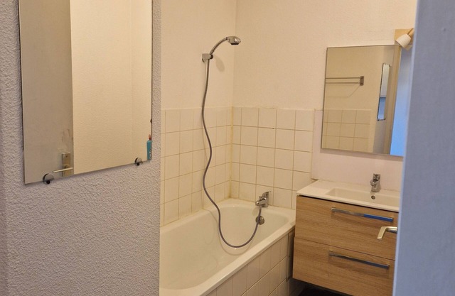 Studio in front of Dole train station 39100