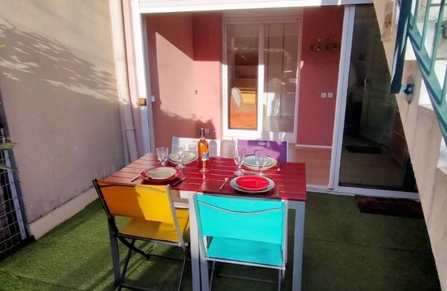 Studio in secure residence with swimming pool and parking