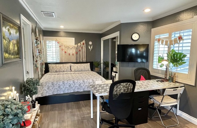 🏡Studio Loft ★ Prvt entrance ★ Balcony ★Peaceful★Heart of OC (31 nights minimum)