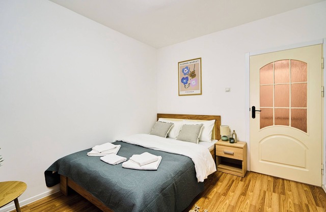 Studio Near Airport Walk to Nature