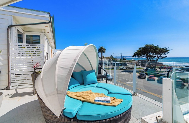Studio Near Cayucos Pier | King Bed + Full Kitchen + Communal Firepit Lounge