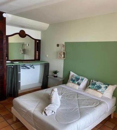 Studio paisible avec piscine, pas loin de la plage