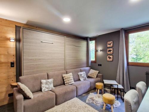 Studio Rénové avec Kitchenette Équipée, Proche des Pistes et Commerces, Casiers à Ski - FR-1-425-207