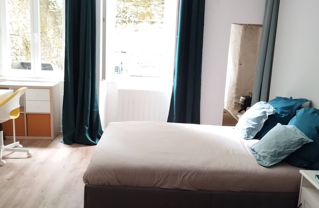 Studio terrace in town center near pedestrian streets, port, restaurants.