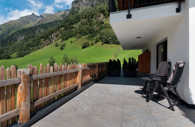 Studio 'Tribulaun - Lodge 1' with Mountain View, Private Terrace and Wi-Fi