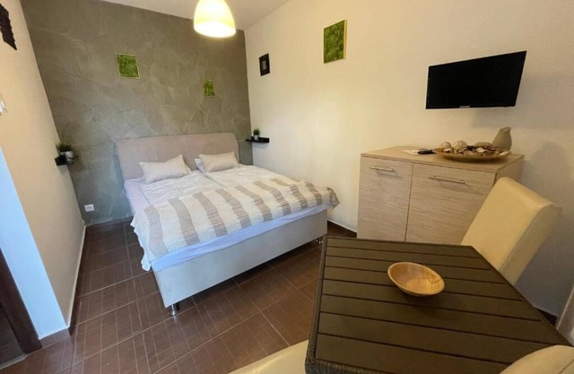 Studio- Villa 2 - One Bedroom Apartment, Sleeps 2