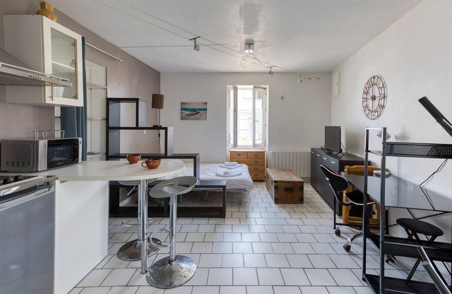 Studio with Wi-Fi and Air Conditioning