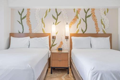 Studio with Partial Ocean View & Balcony Unit 1901