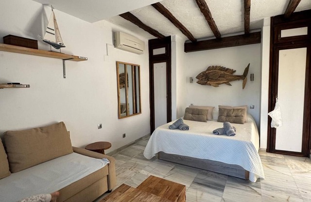 Studio with sea view and private terrace