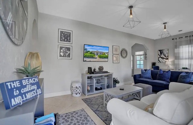 Stunning 2/2 dream beach getaway in Surfside