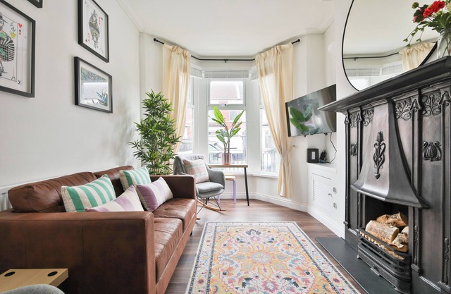 Stunning 2 Bedroom Cardiff Bay House