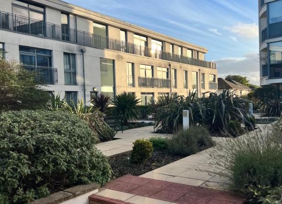 Stunning 2 bedroom Penthouse - 5min to Thorpe Park