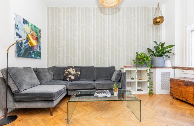 Stunning 2BR Apt wPatio in Dalston, 2 min to Tube
