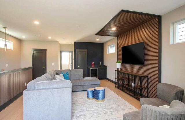 Stunning 4 Bedroom/4.5 Bath Home w/Rooftop Deck!