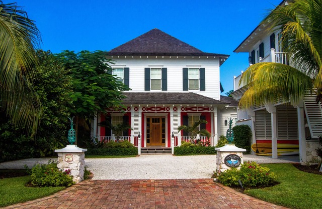 Stunning 6 bedroom on canal, pool, golf cart & optional Old Fort Bay Club access