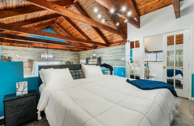 Stunning Bay Views and Romantic A-Frame Houseboat in Jones Beach, Seaford, NY