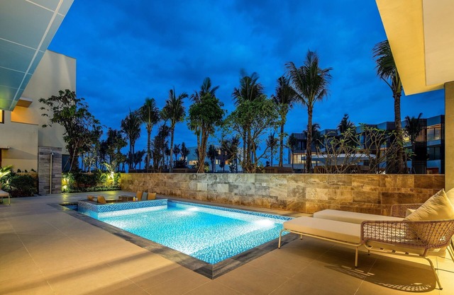 Stunning Brand New 5 Bdr Villa with Pool