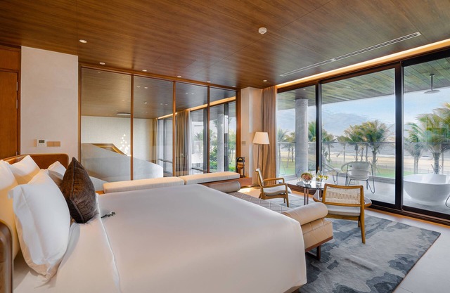 Stunning Brand New 6 Bdr Beachfront Villa @ Beach