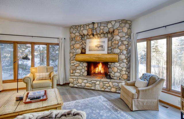 Stunning Elkhorn Condo with Sauna, Hot Tub, + More!