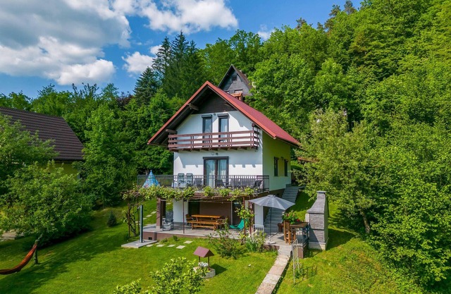 Stunning home in Brod na Kupi with WiFi
