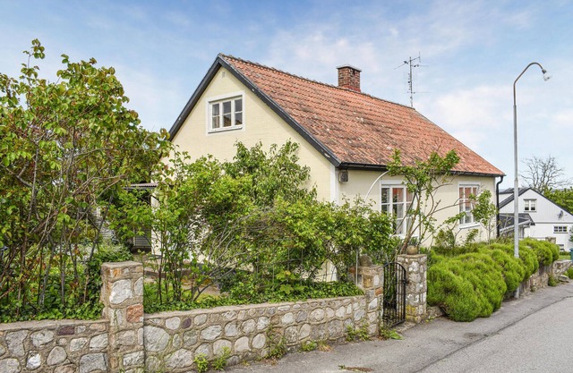 Stunning home in Simrishamn with WiFi