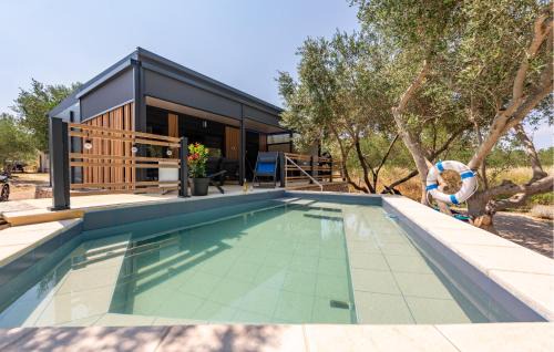 Stunning Home In Tkon