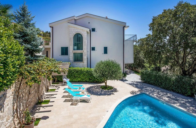 Stunning home in Vrgorac with WiFi