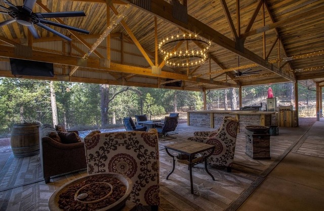 Stunning home on 7 acres with 5400sf of indoor/outdoor living space