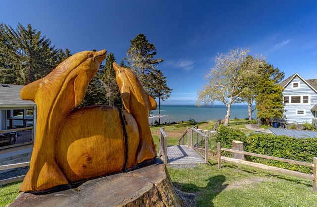 Stunning modern 3BR, 2BA Oceanside Bluff Retreat in Trinidad, California