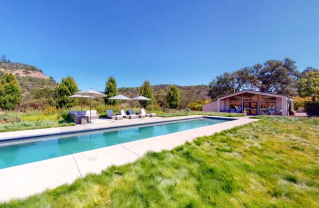 Stunning Modern Sonoma Wine Country Studio with 60' Lap Pool