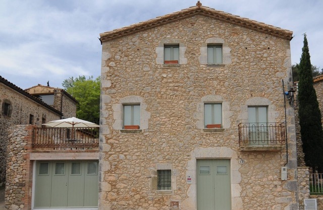 Stunning newly restored 18th century Catalan farmhouse with great views