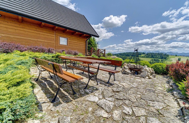 Stunning private villa for 7 people with WIFI, TV, patio and pets allowed