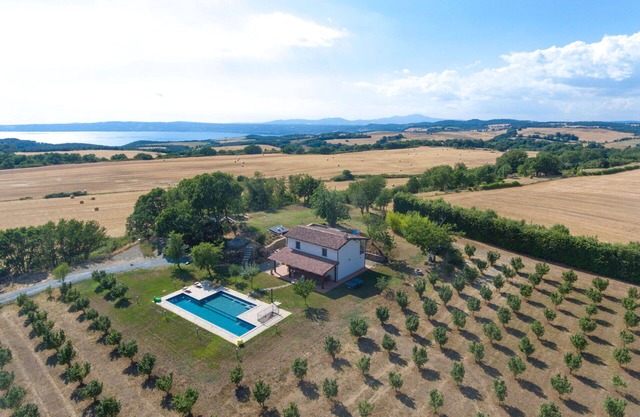 Stunning private villa with A/C, WIFI, private pool, TV, patio, pets allowed and panoramic view