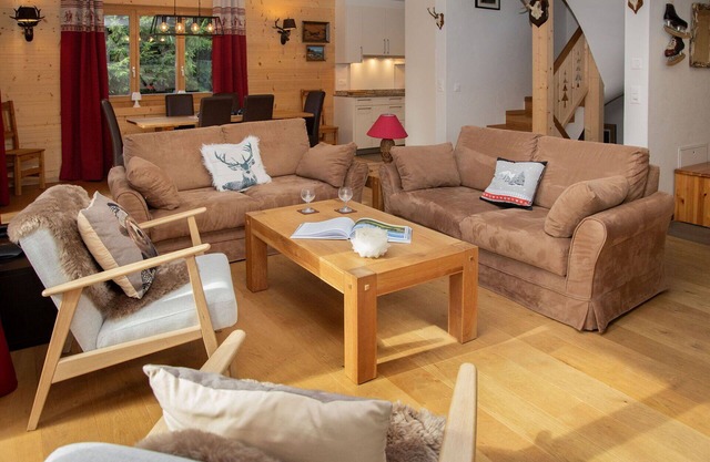 Stunning private villa for 9 guests with WIFI, TV and patio