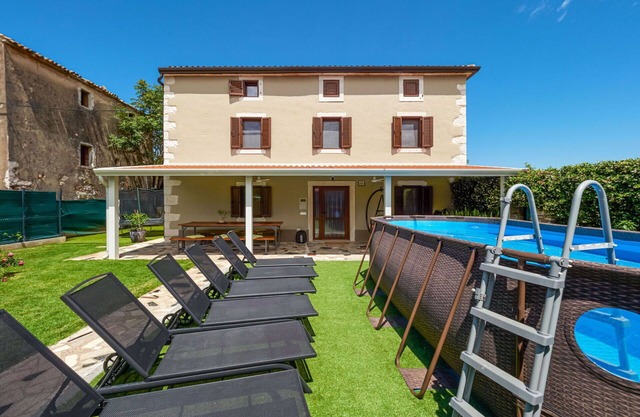 Stunning private villa for 7 people with private pool, WIFI, A/C, TV, terrace and parking