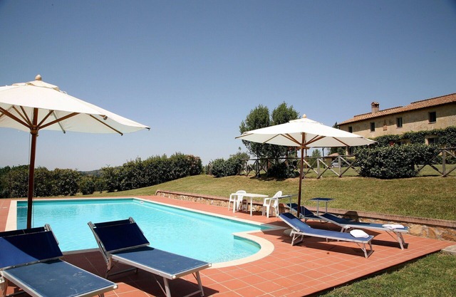 Stunning private villa with private pool, WIFI, TV, patio, pets allowed and panoramic view