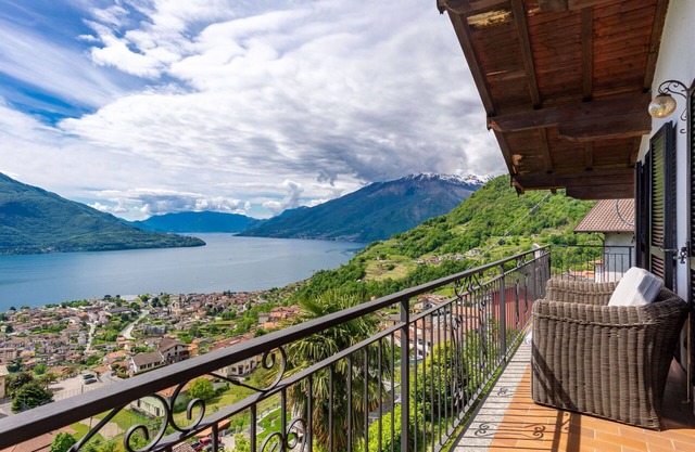 Stunning private villa for 12 people with WIFI, TV and patio