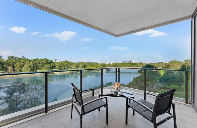 Stunning Riverview 3Bedroom Apt/Wolli Creek/Great Transport links/Free Parking