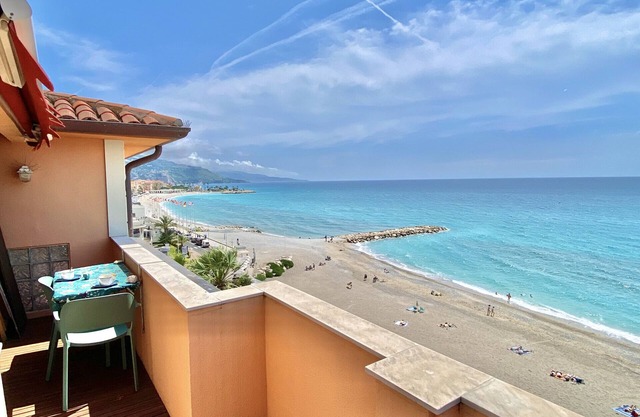 Stunning Sea view in the heart of Menton
