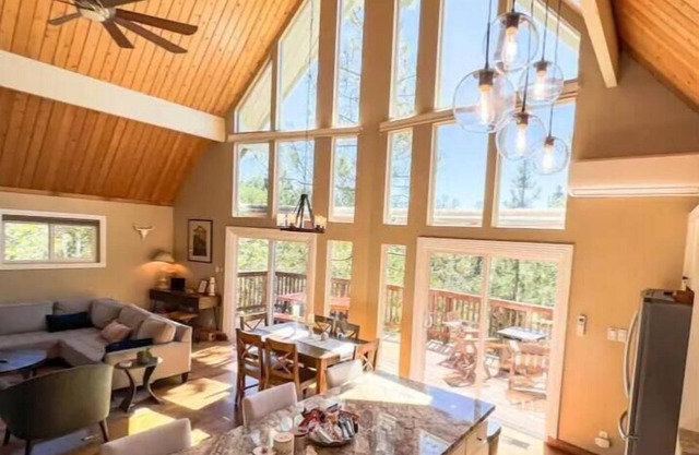 Stunning secluded creekside A-Frame cabin/gameroom