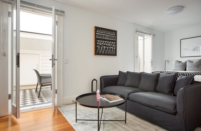 Stunning Studio with Alfresco Terrace near Trains