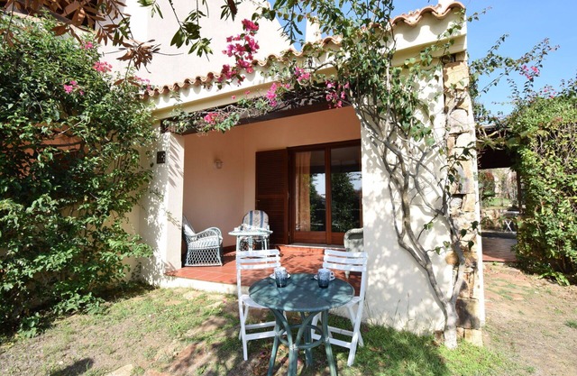 Stunning villa for 4 people with A/C, TV and patio