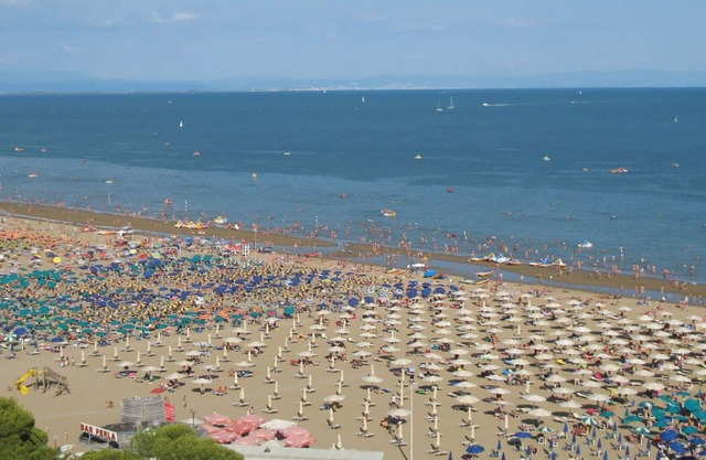 Stunning villa for 6 guests with A/C, TV, terrace, pets allowed and parking