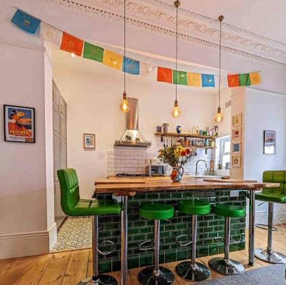Stylish 2br Condo W Wine Cooler & Workspace