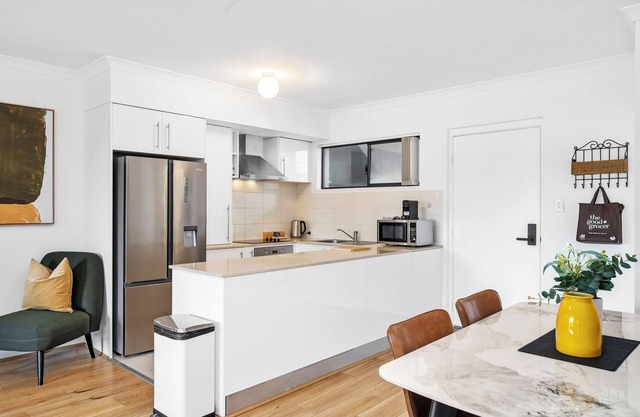 Stylish 2BR With Wi-fi 100 Mbps TV big 75 Inch