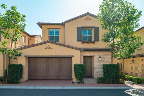 Stylish 3BR Irvine Oasis Family Friendly w Garage