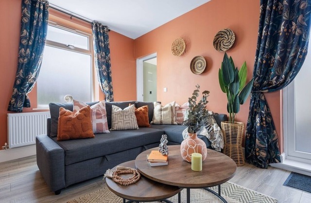 Stylish 4-BR House with Parking, Central location