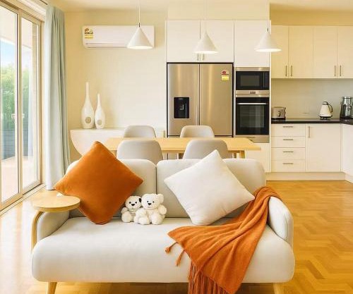 Stylish 4BR Easy CBD Access Walk to Train & Shops