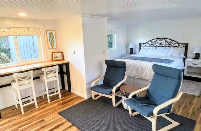 Stylish and Bright-Downtown