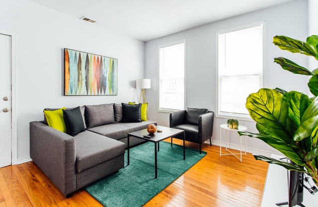 ❤️ Stylish and Cozy 2BR in Logan Square!
